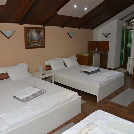 Lira Inn Ni Exterior foto