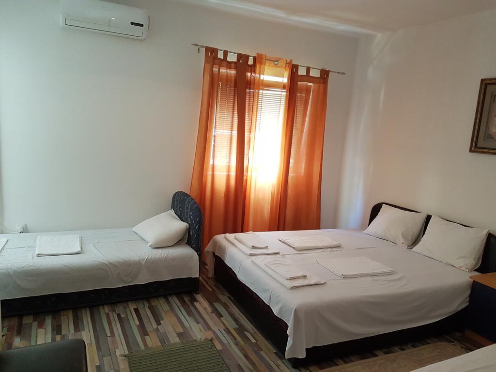 Lira Inn Ni Exterior foto