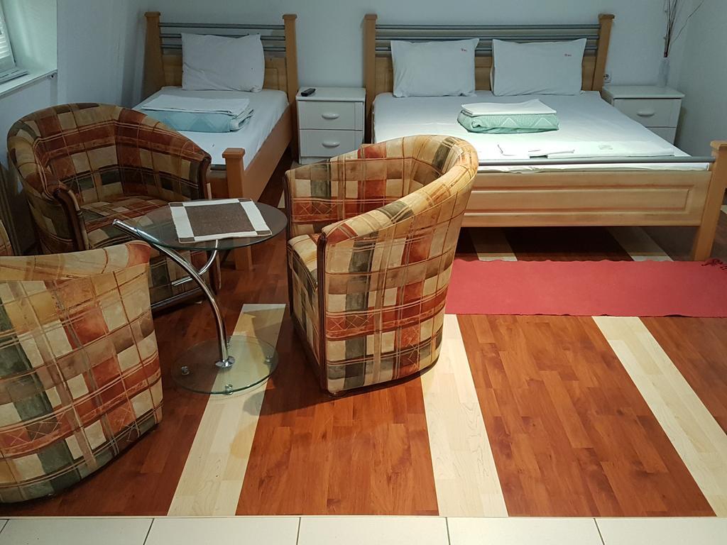 Lira Inn Ni Exterior foto