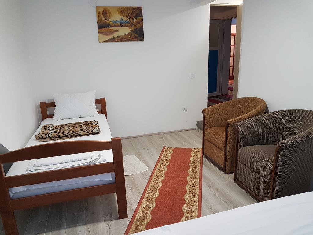 Lira Inn Ni Exterior foto