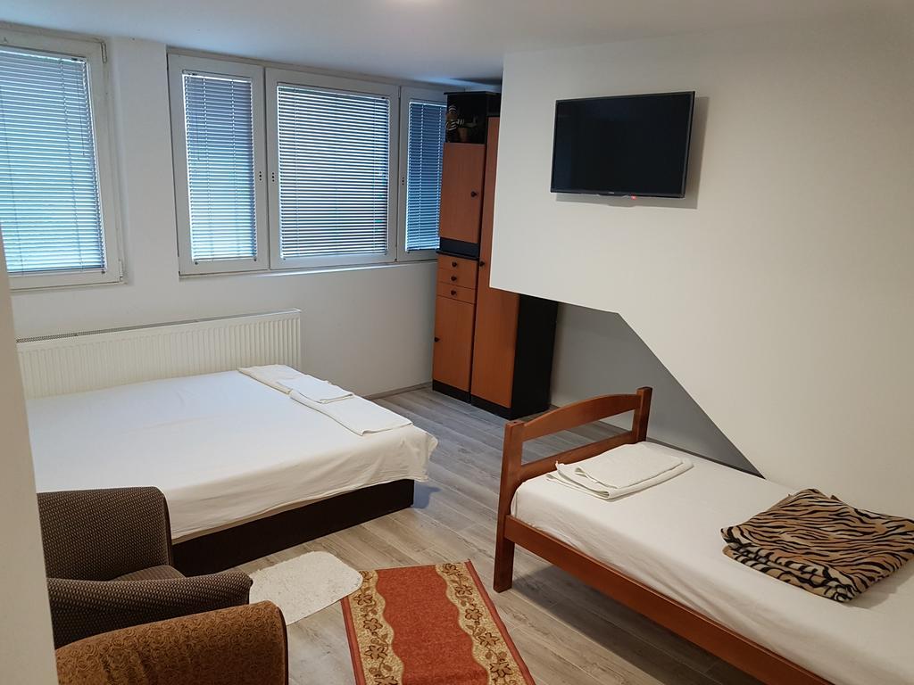 Lira Inn Ni Exterior foto