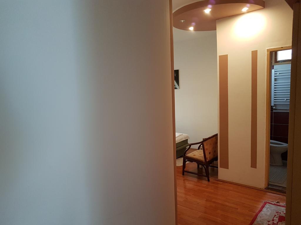 Lira Inn Ni Exterior foto