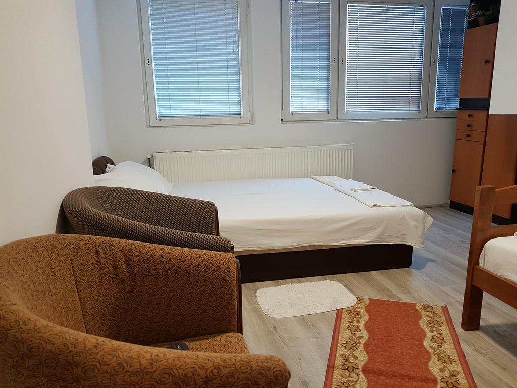 Lira Inn Ni Exterior foto