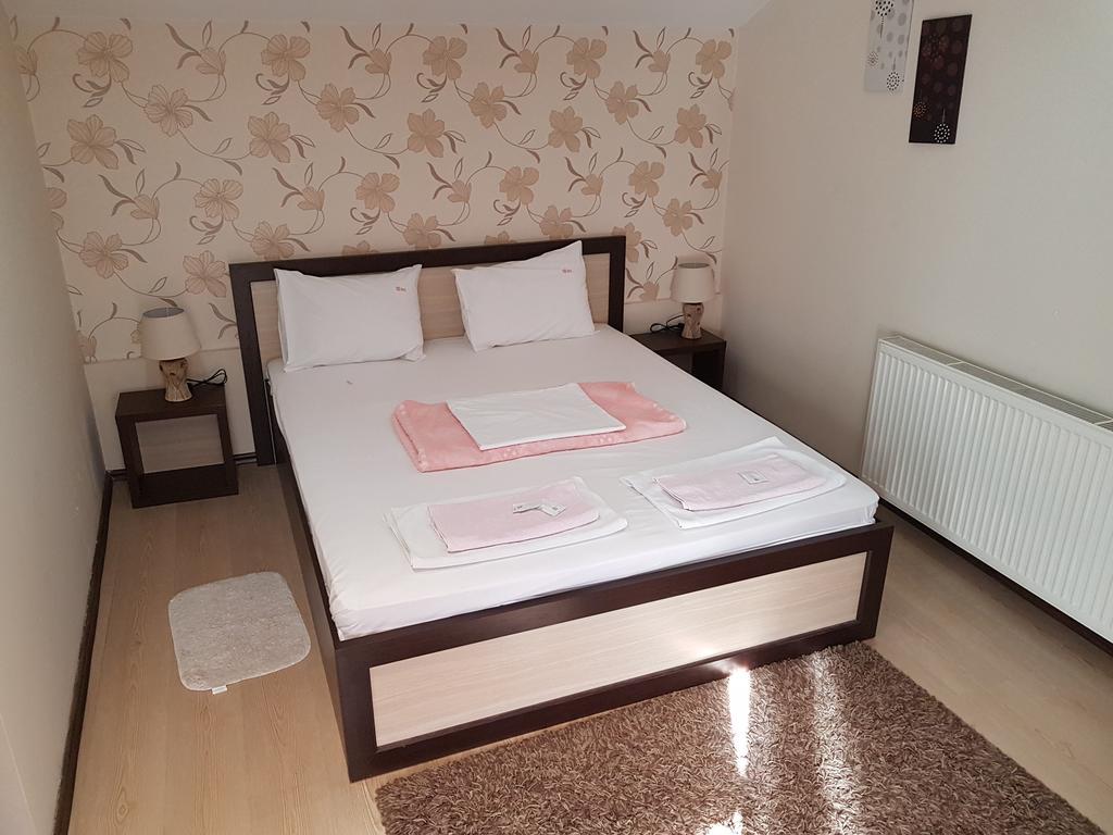 Lira Inn Ni Exterior foto