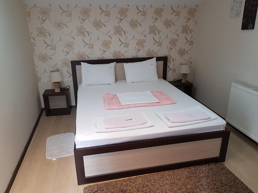 Lira Inn Ni Exterior foto