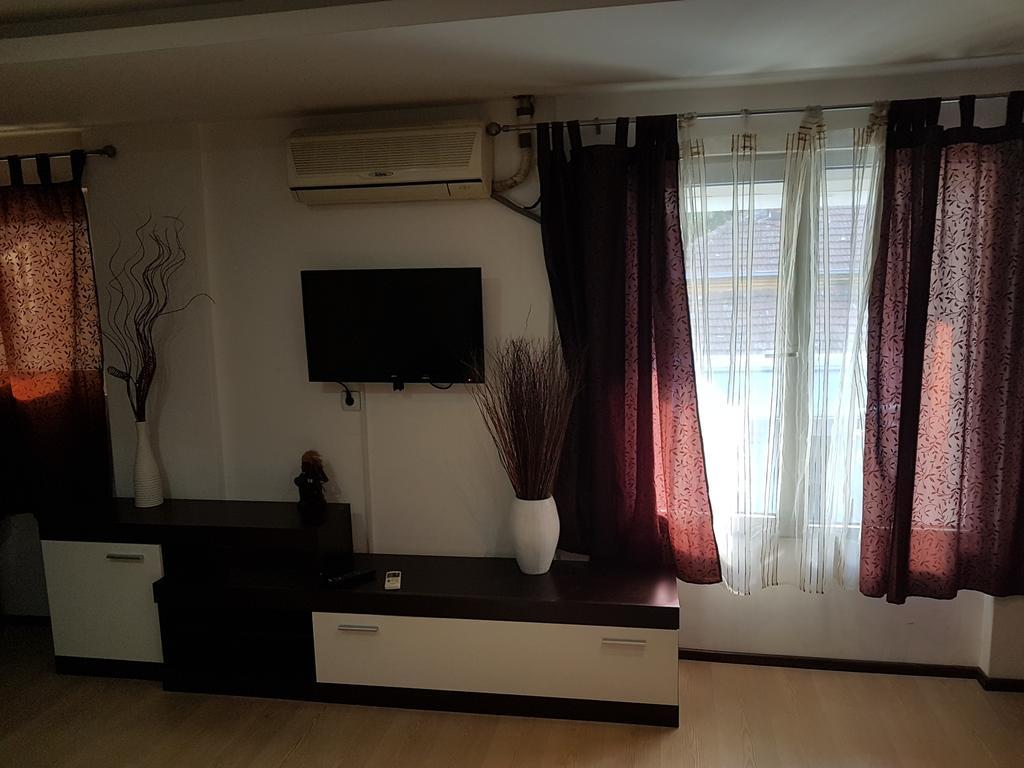 Lira Inn Ni Exterior foto