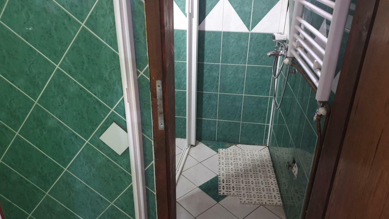 Lira Inn Ni Exterior foto